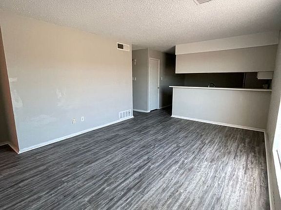 4th image of 3007 W Louisiana Ave #12