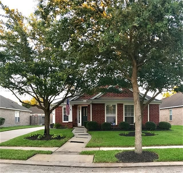 1st image of 7427 Lake Run Ln