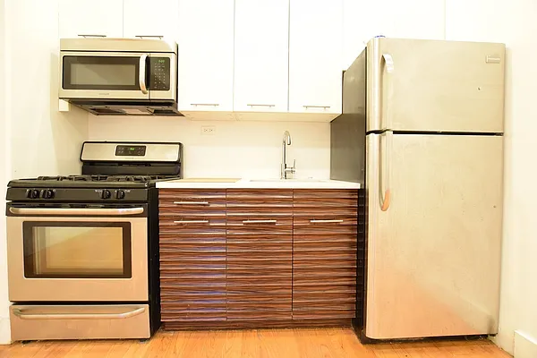 Rented by P Management | media 49