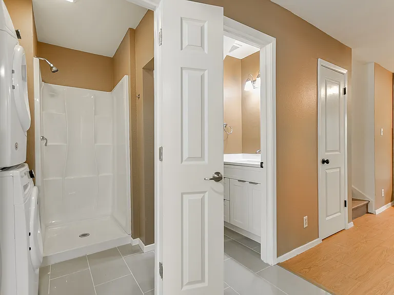 1704 Waterloo Trl #B — Photo 8