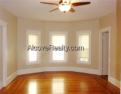 4 bed, 1.0 bath, $4,100 — Photo 2