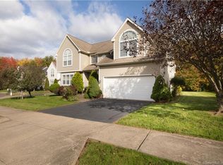 130 Eagle Hollow Dr, Middletown, CT 06457