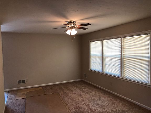 4th image of 700 Carson Dr