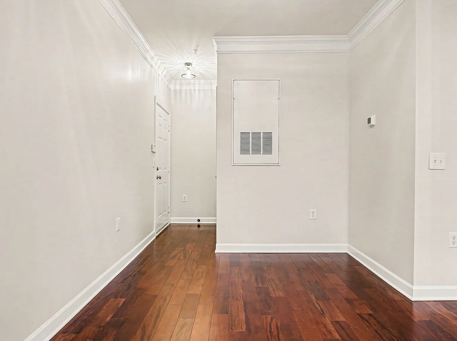 2 bed, 1029 sqft, $1,800 — Photo 2