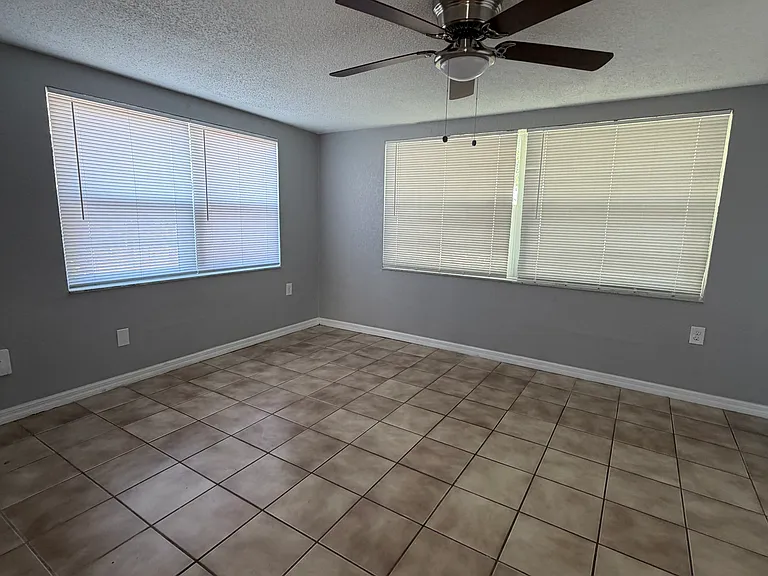 9831 Rainbow Ln — Photo 7