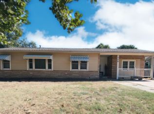1026 N 10th St, Arkansas City, KS 67005