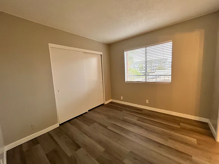 1769 Daly-Grand Apartments — Photo 19
