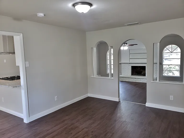 1320 Iris Ln — Photo 7
