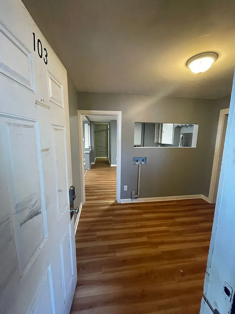 Building Photo - 39 Hill St #103