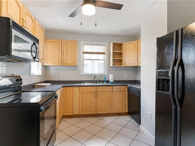 157 Irving Ave — Photo 3