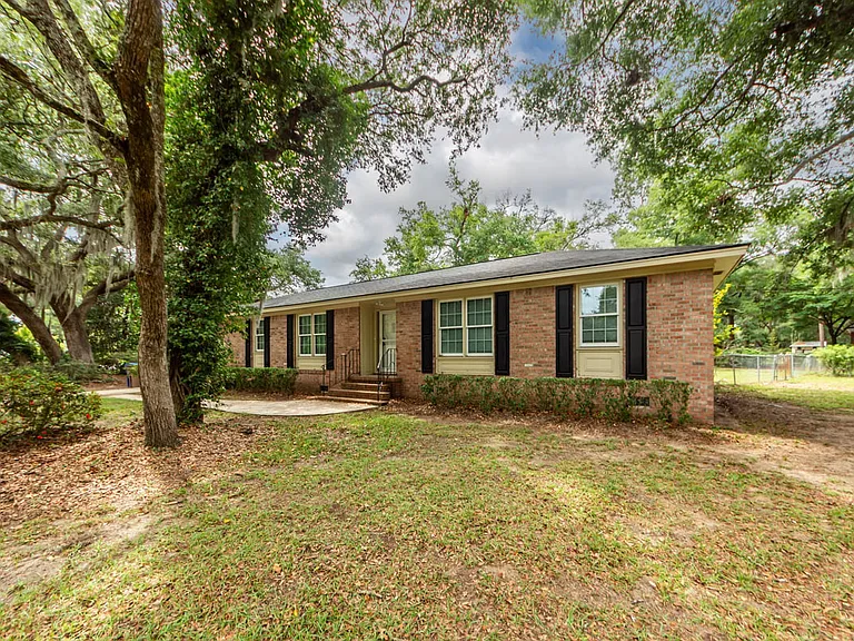 777 Bonham Dr — Photo 5