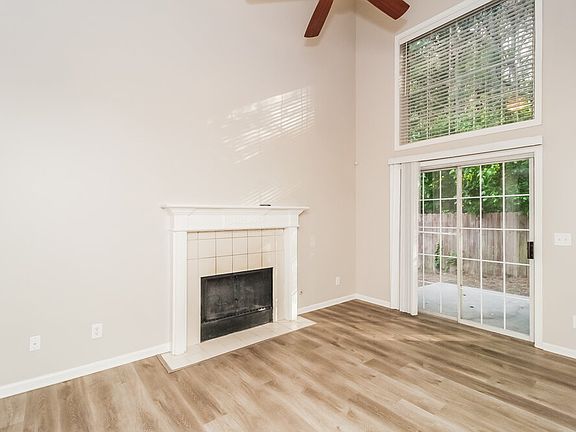 5th image of 526 Parkstone Ln