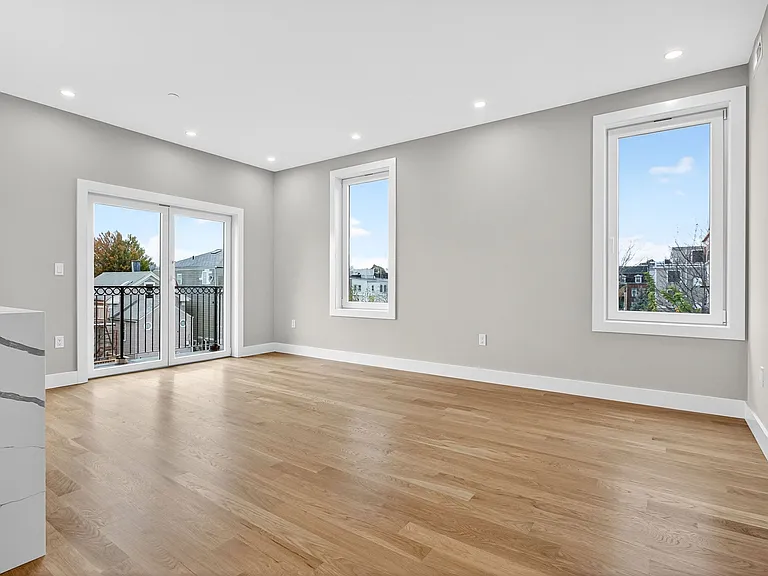 551 E 7th St #3 — Photo 7