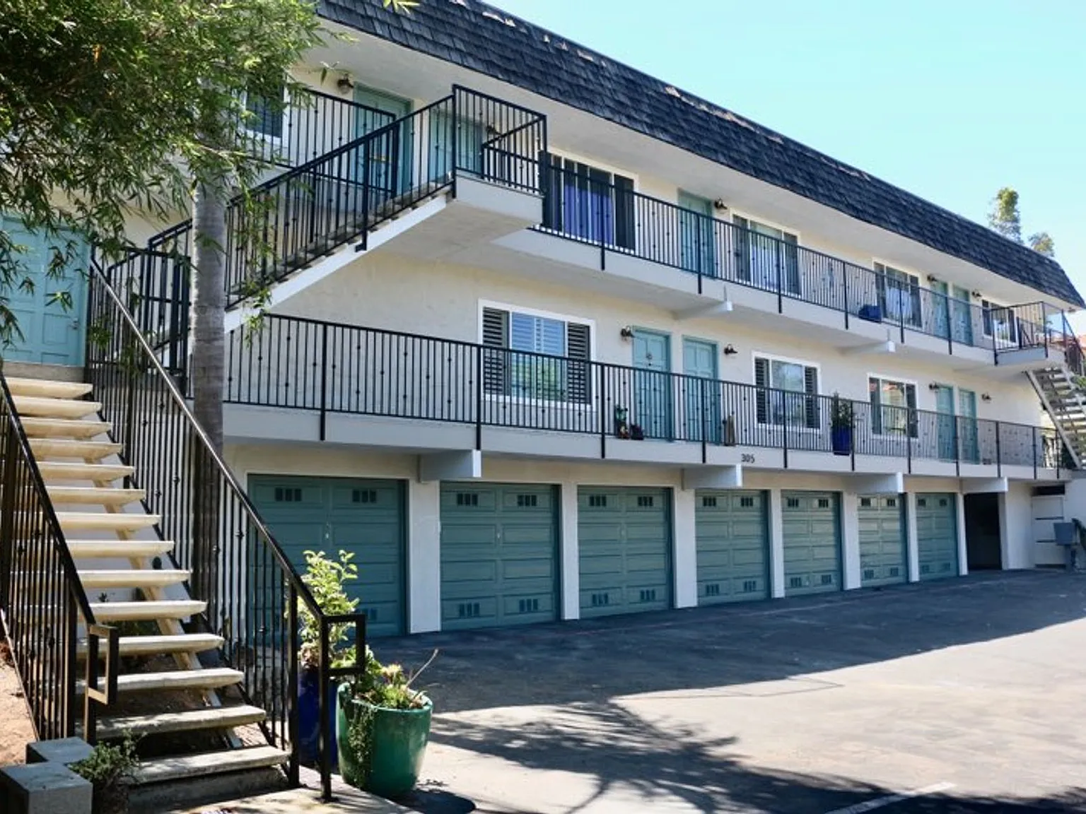 Sierra Seaside Flats $ 3295 ...1 Block To Beach....Top Floor Views — Photo 1