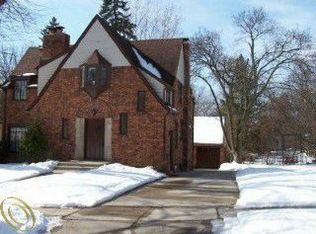 55 E Iroquois Rd, Pontiac, MI 48341