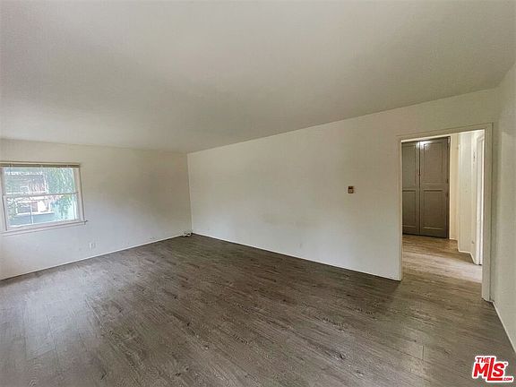 4th image of 1940 Cloverfield Blvd APT B