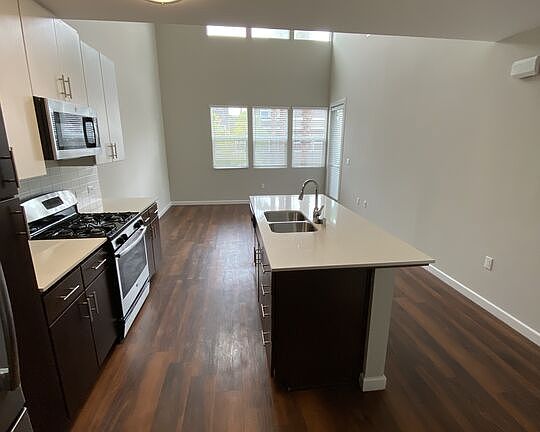 3rd image of 1008 Lake St APT H