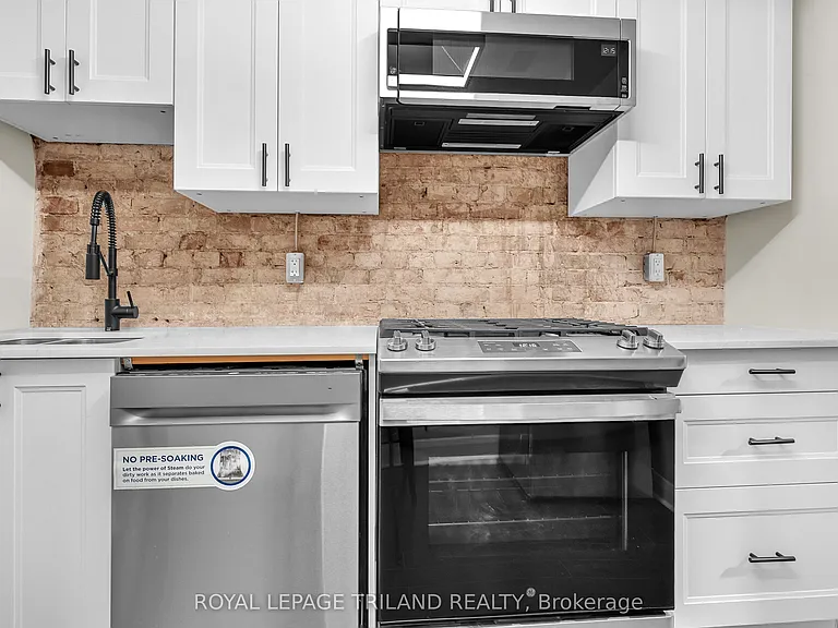 111 Dundas St #6 — Photo 2