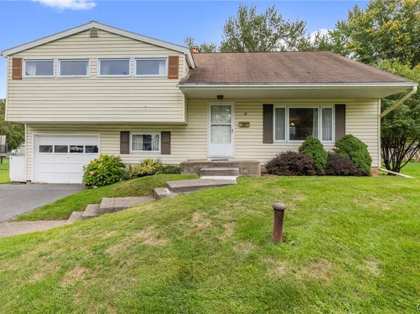 18 Huckleberry Ln, Liverpool, NY 13090