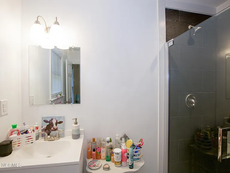 901 Glendale Dr — Photo 35