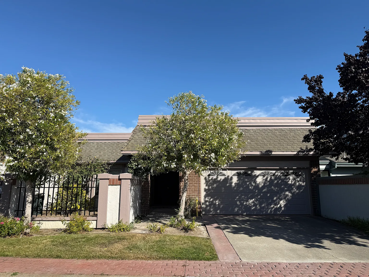 3 bed, 2110 sqft, $6,480 — Photo 1
