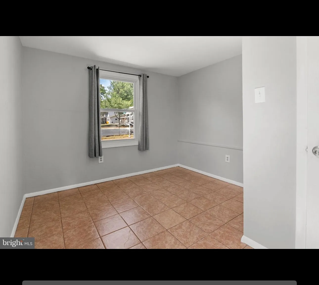 655 Cadbury Dr — Photo 4