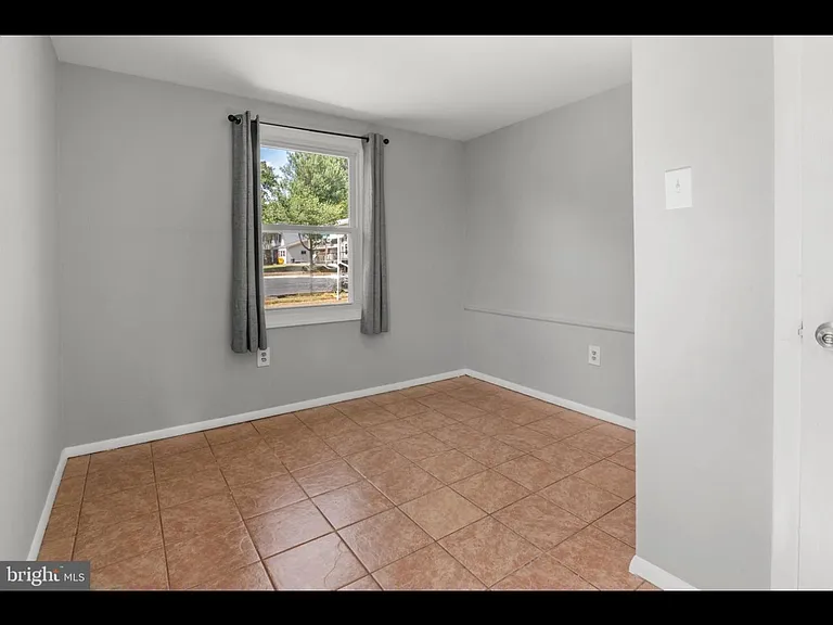 655 Cadbury Dr — Photo 4