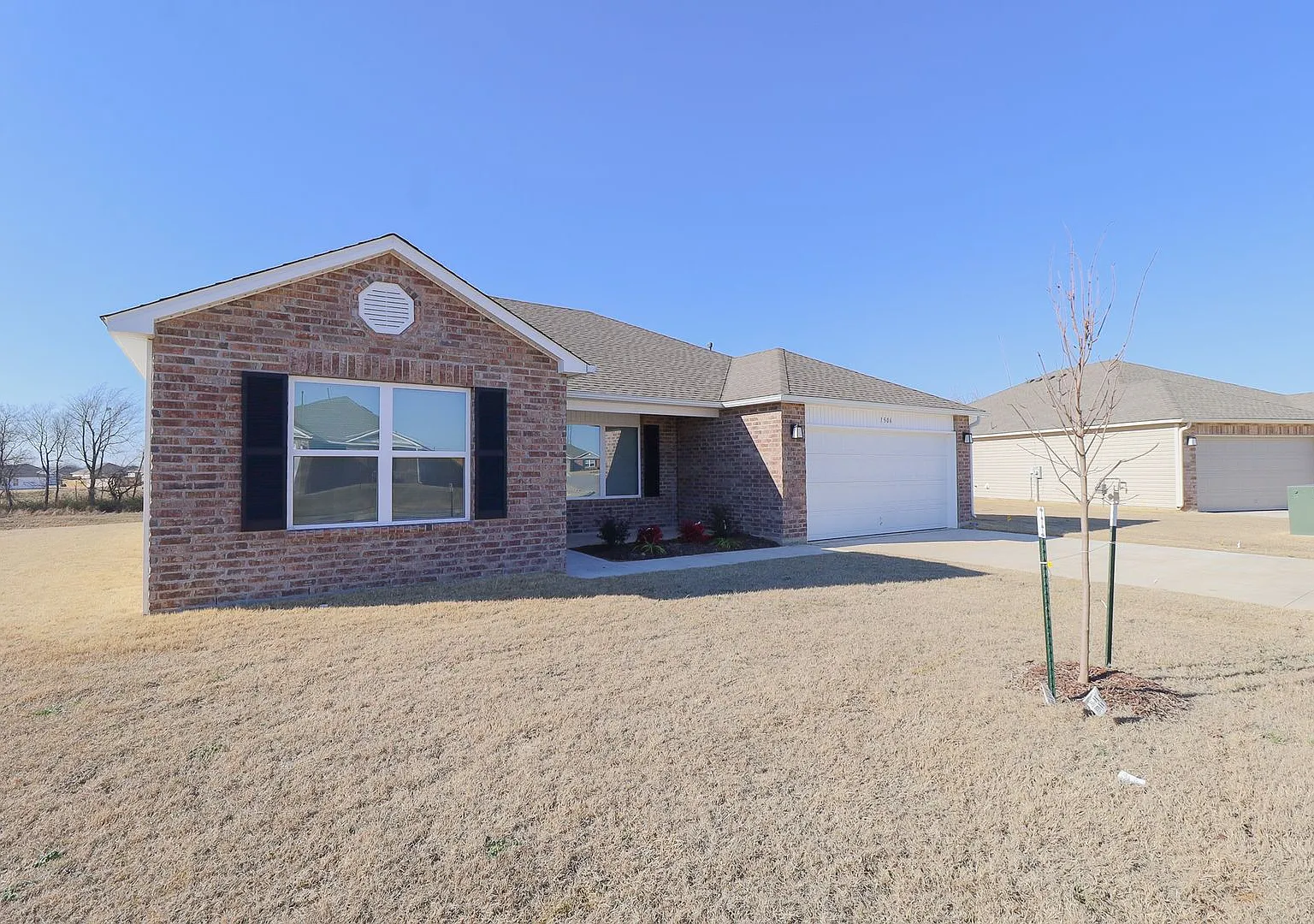 4 Bed | 2 Bath in Broken Arrow! — Photo 3