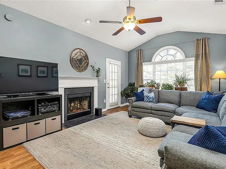 110 Spring Heights Ln SE #110 — Photo 3