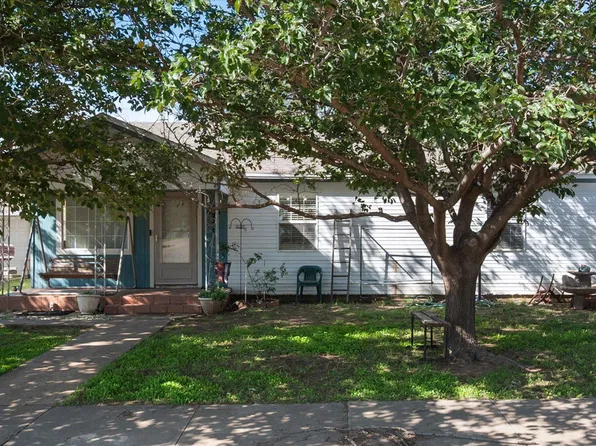 614 S West 4th St, Lockney, TX 79241