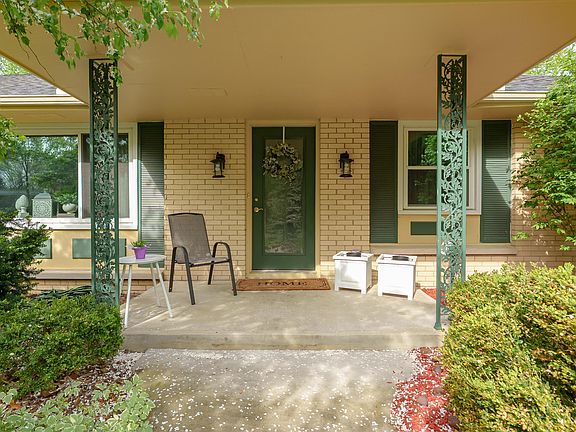 2nd image of 7702 Hunters Ridge Dr