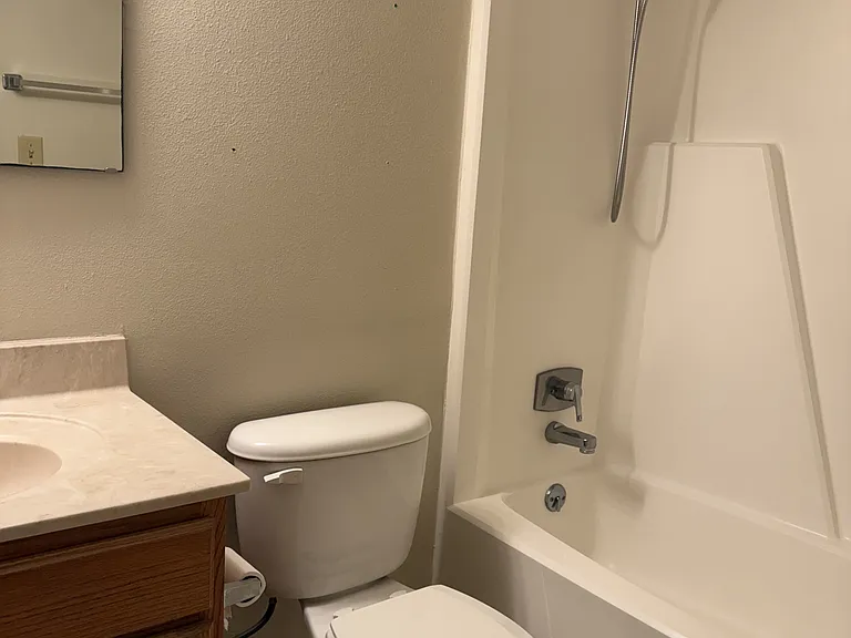 101 Old Ferry Rd #8B — Photo 6