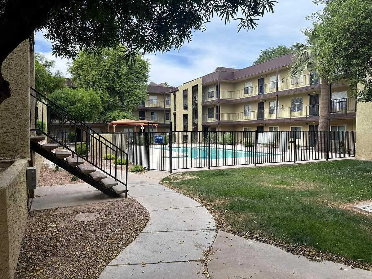 Building Photo - 461 W Holmes Ave #150