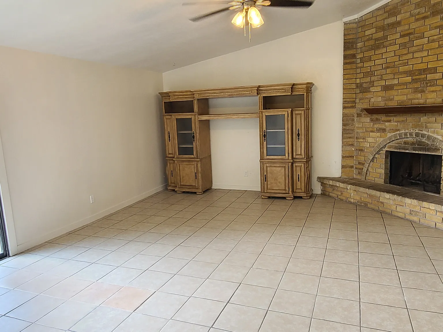 4 bed, 1875 sqft, $2,395 — Photo 4