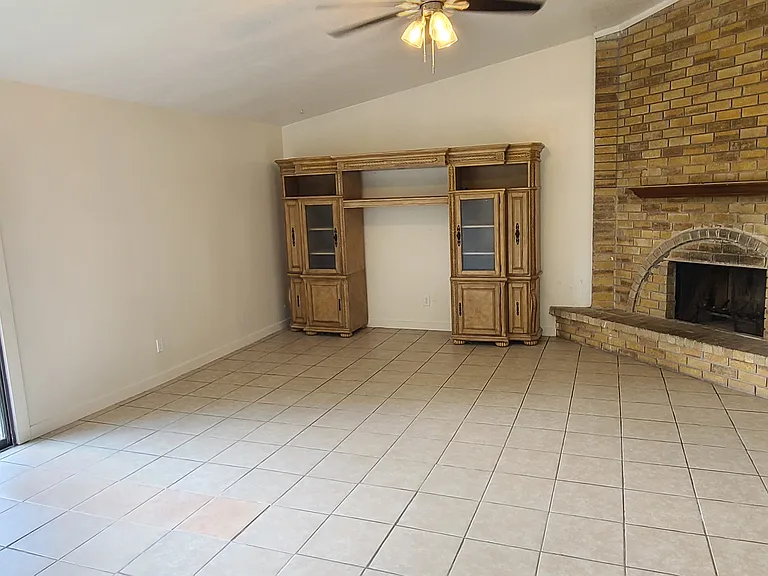 6705 Greenfield Dr — Photo 4