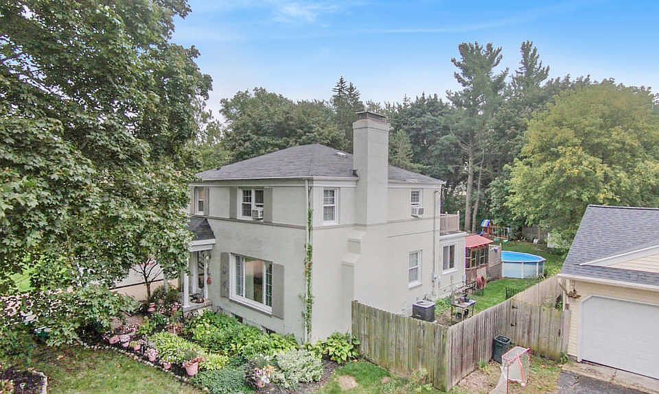 1st image of 2460 Elmwood Dr SE