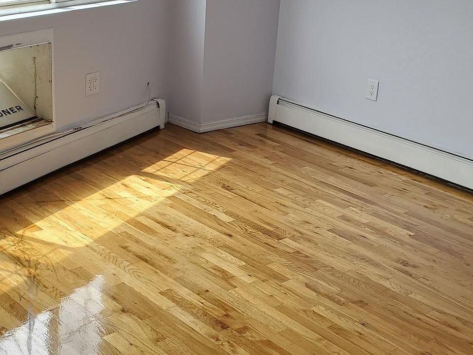 1st image of 927 Tilden St #2