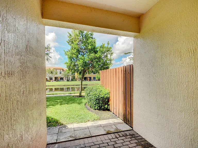 10385 Wellington Parc Dr — Photo 35