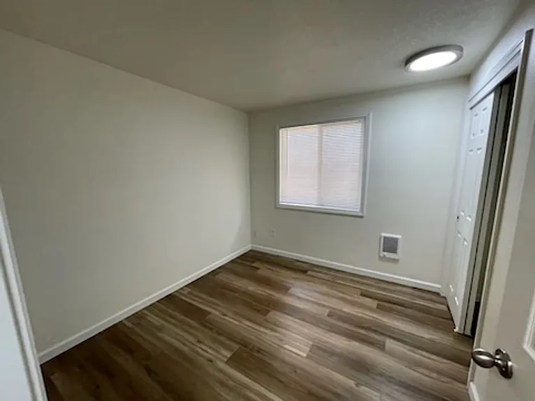 922 NE 21st Ave — Photo 13