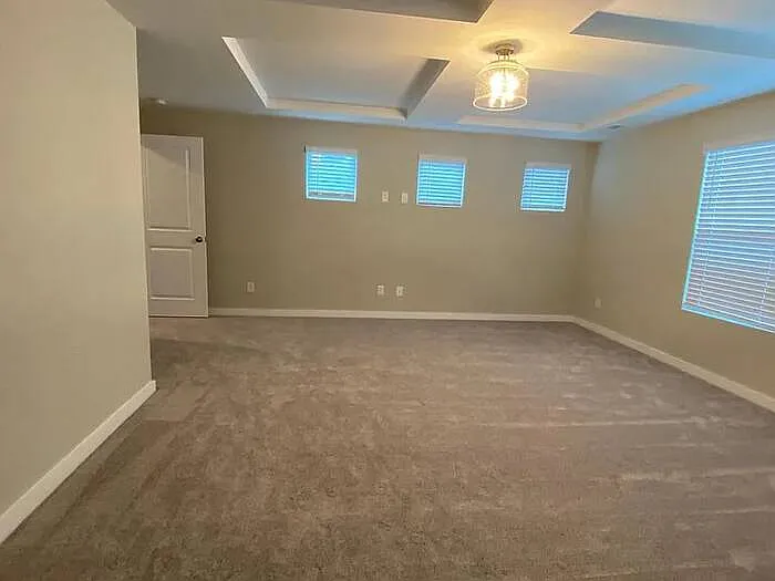 512 Main St — Photo 11