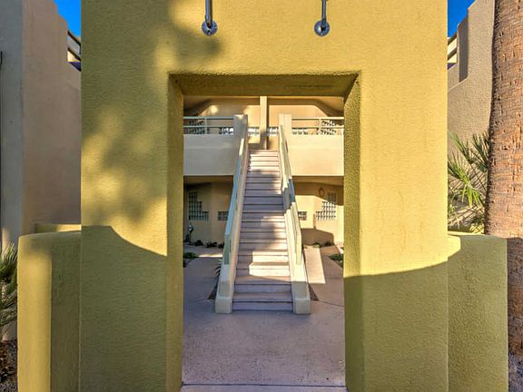 4th image of 902 W Glendale Ave Unit 202