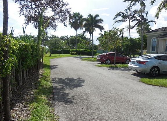 Exterior Neighborhood (street photo)