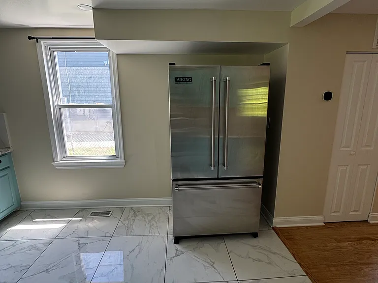 2427 Wythe Ave — Photo 9