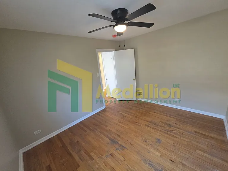 11004 S Eberhart Ave — Photo 22