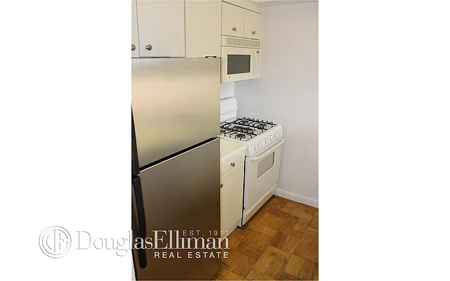 Rented by Douglas Elliman | media 22