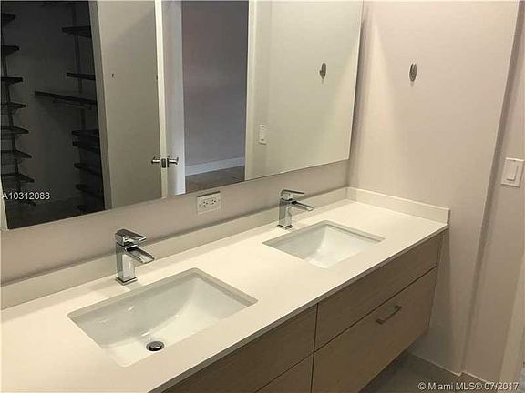 5th image of 600 NE 27th St APT 501