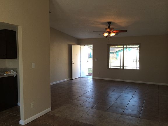4th image of 1015 W 56th St