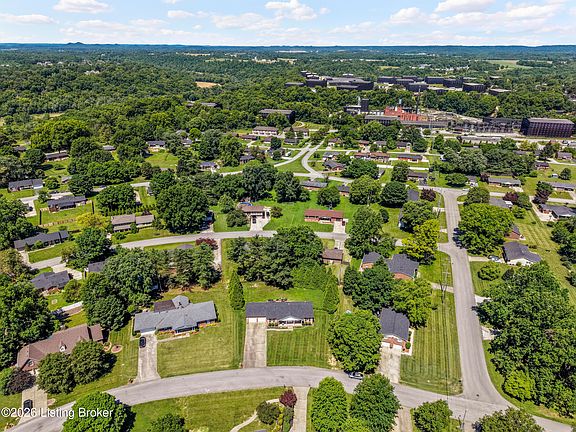4th image of 202 Edgewood Dr