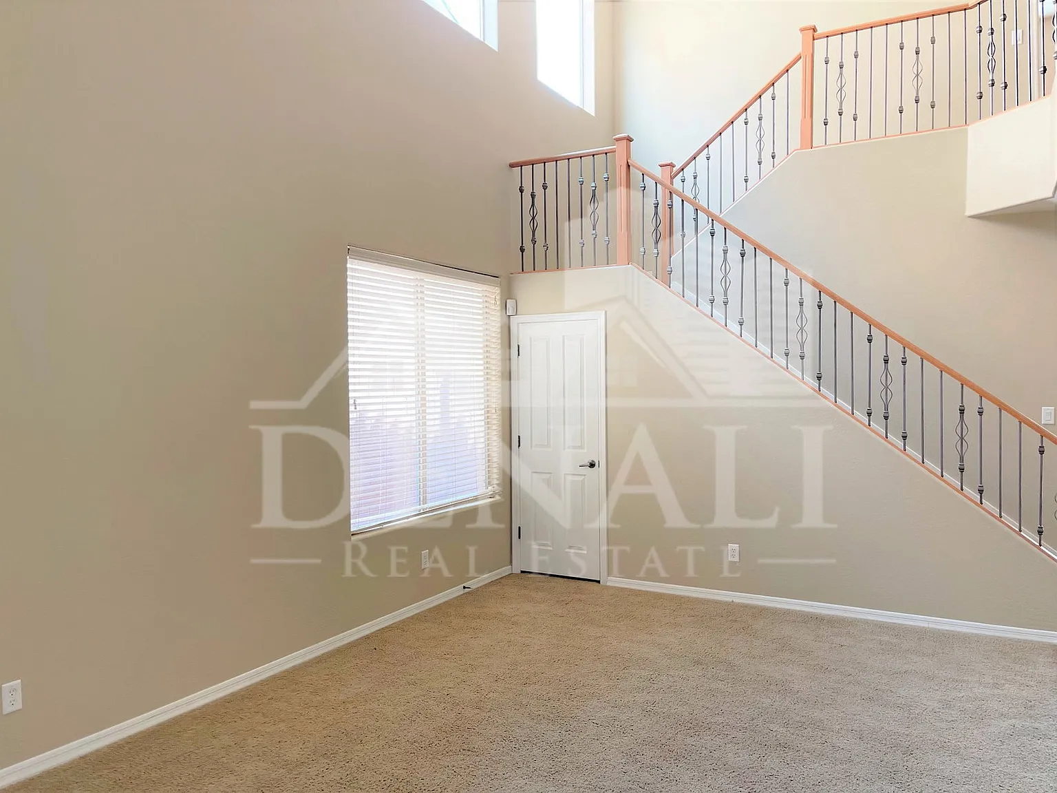 4 bed, 2.5 bath, 2211 sqft, $2,695 — Photo 4