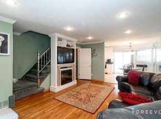 6752 211th St, Oakland Gardens, NY 11364